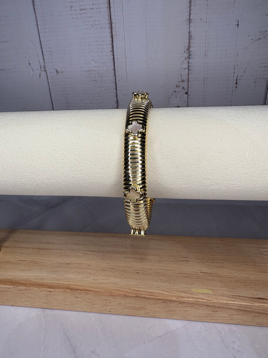 Gold clover bracelet