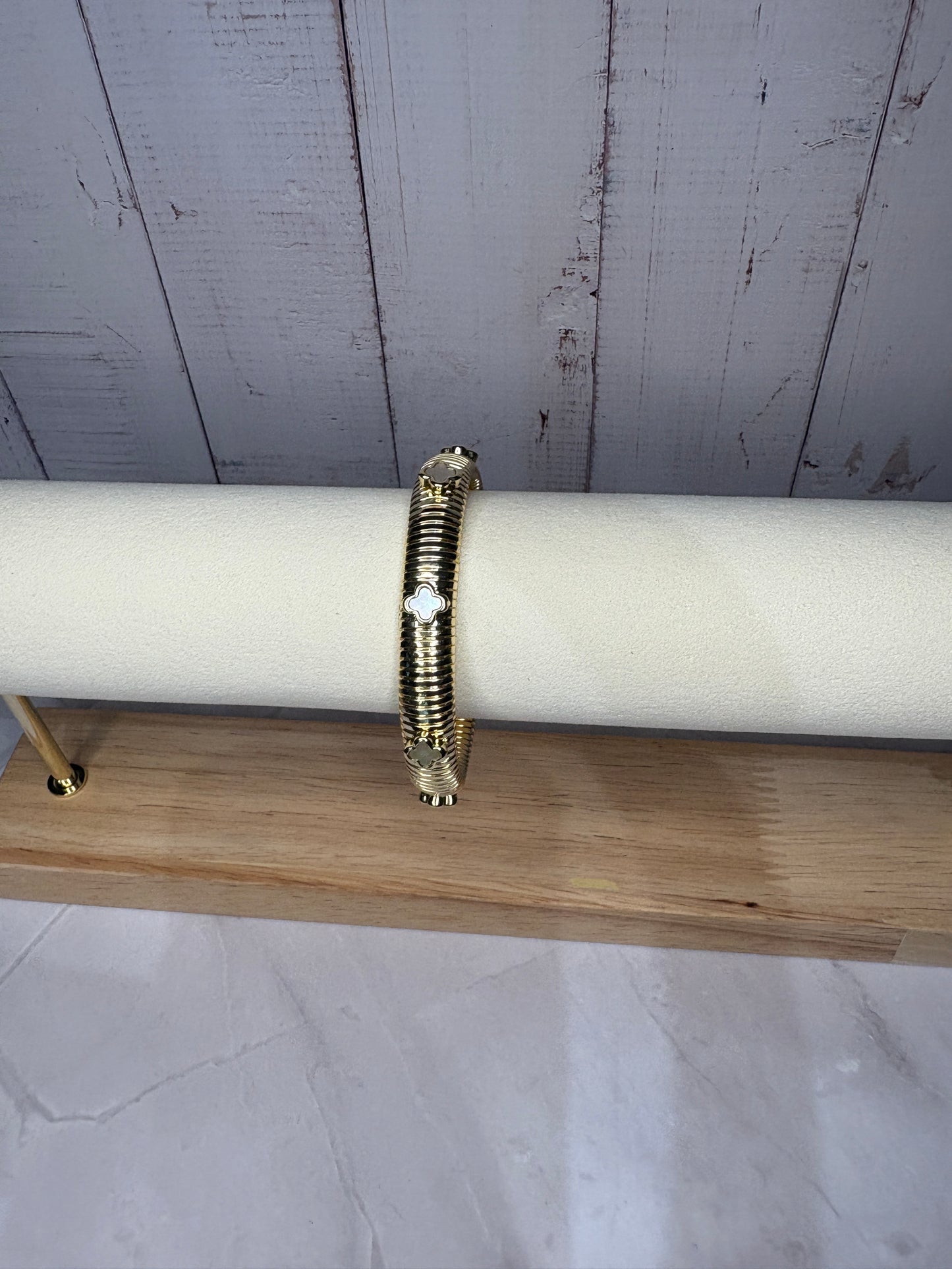 Gold clover bracelet