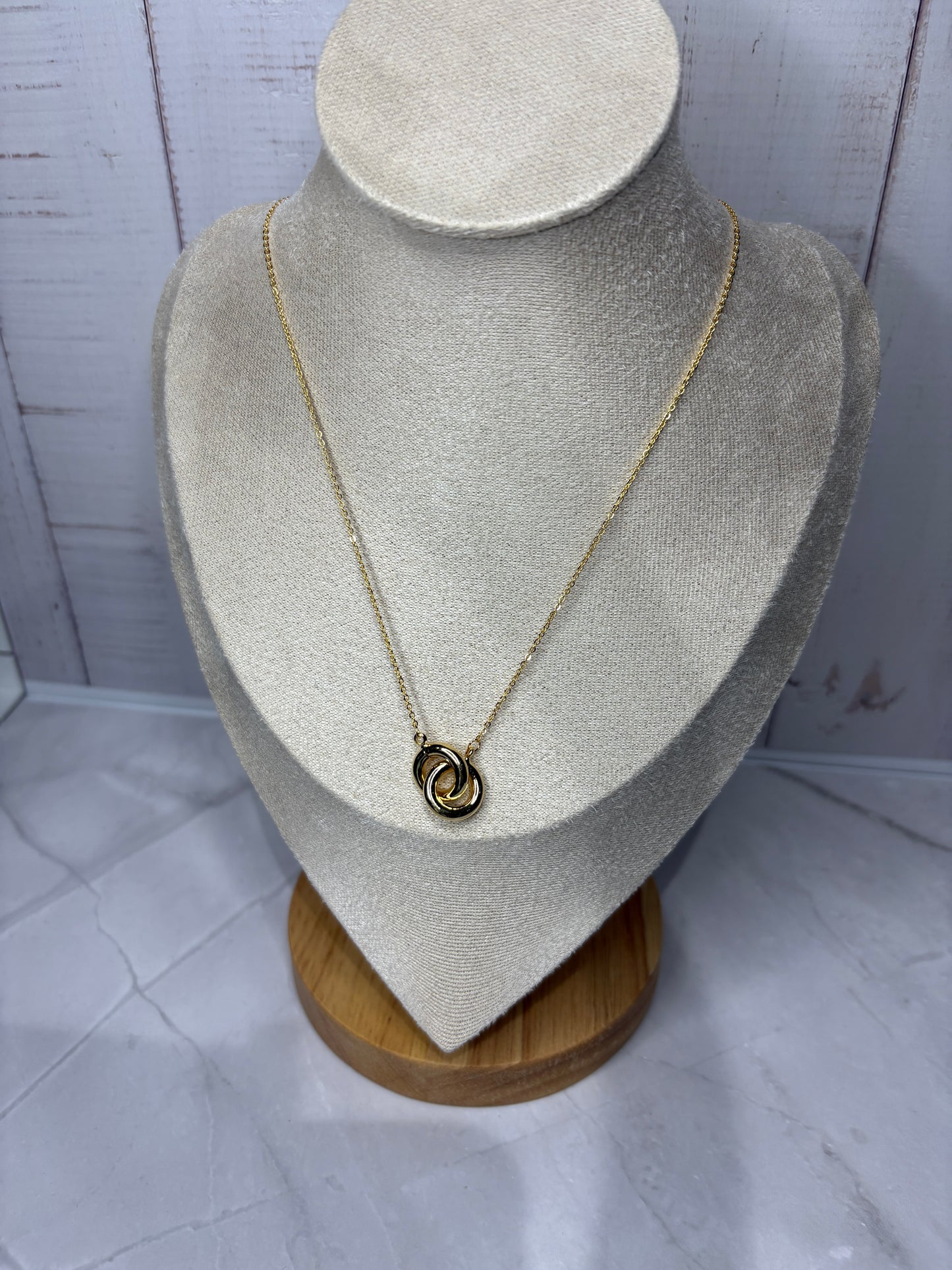 Classy Gold Necklace