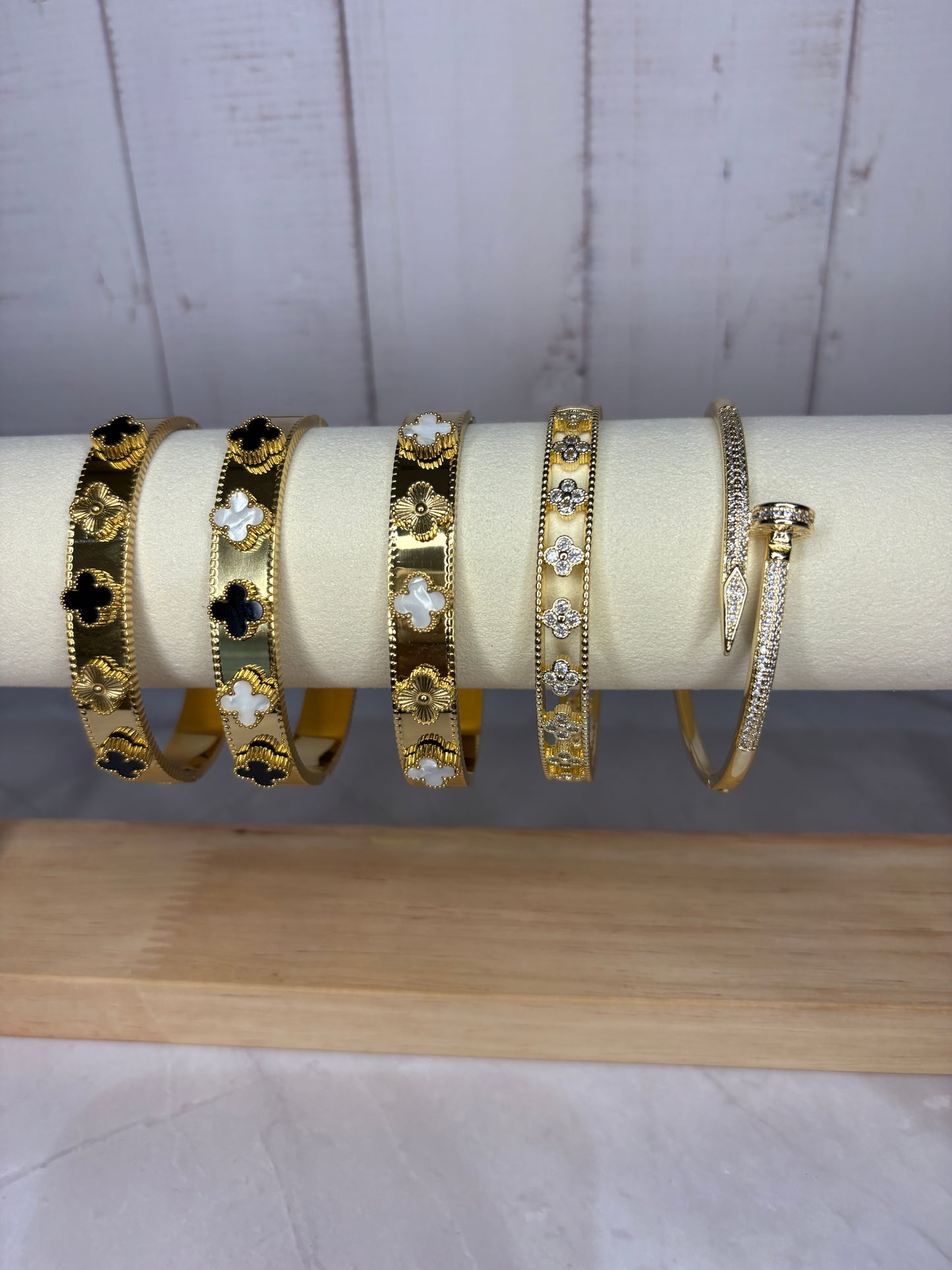 White & Gold Clover Bangle