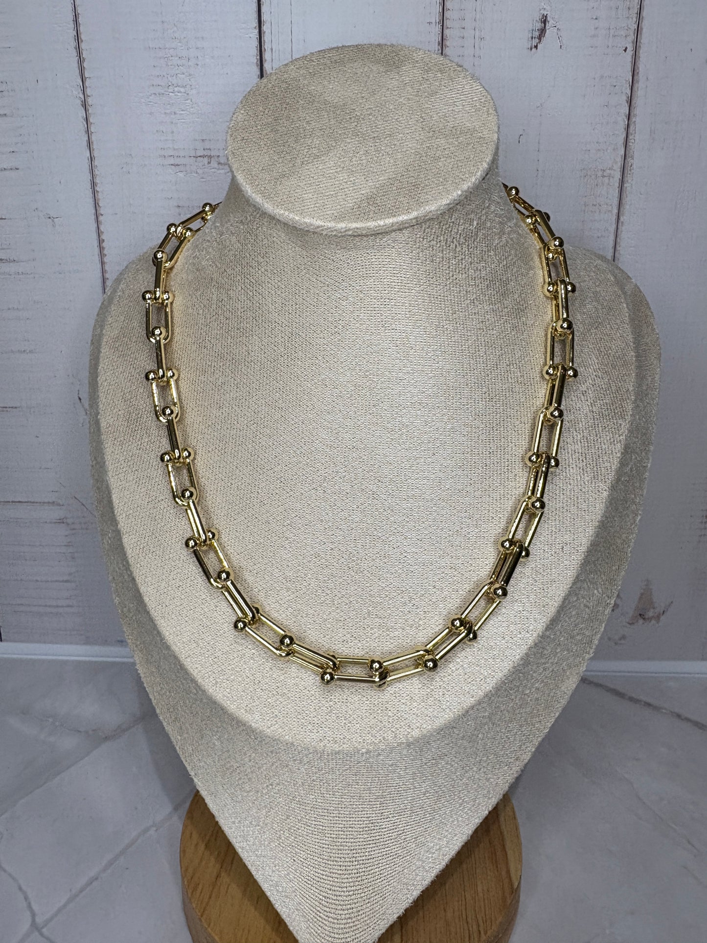 Elegant Gold Necklace