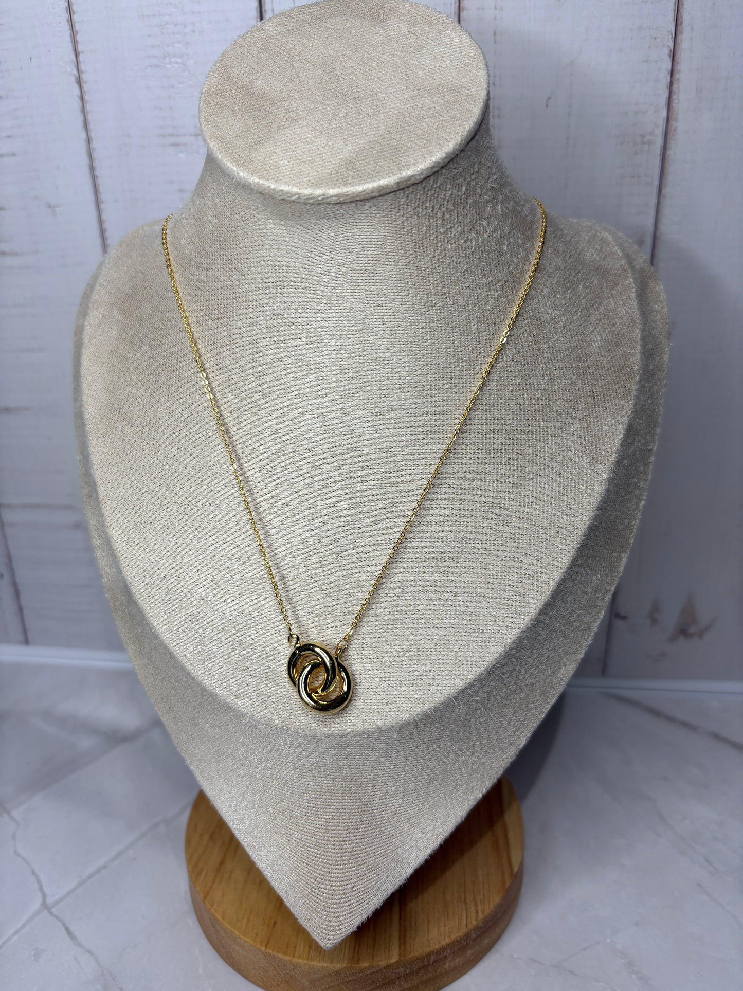 Classy Gold Necklace