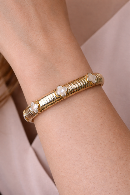 Gold clover bracelet